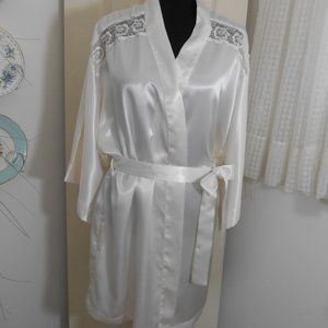 Val*Mode Lingerie Cream Robe